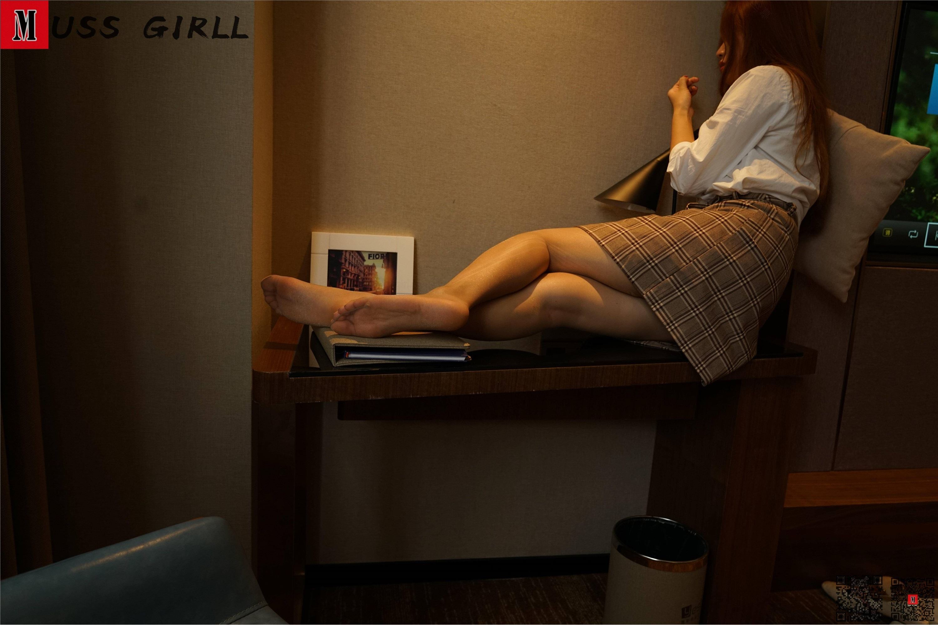 MussGirl慕丝女郎  NO.243-酒店格子裙肉丝